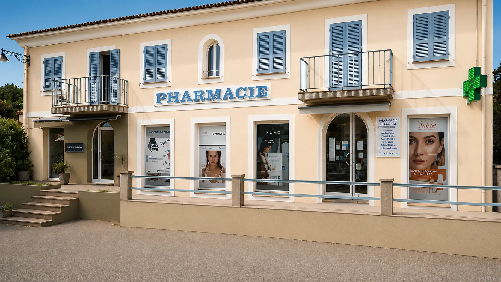 Façade et vitrines de la Pharmacie de Cargèse
