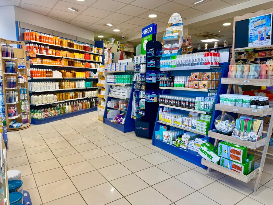 Intérieur de la Pharmacie de Cargèse